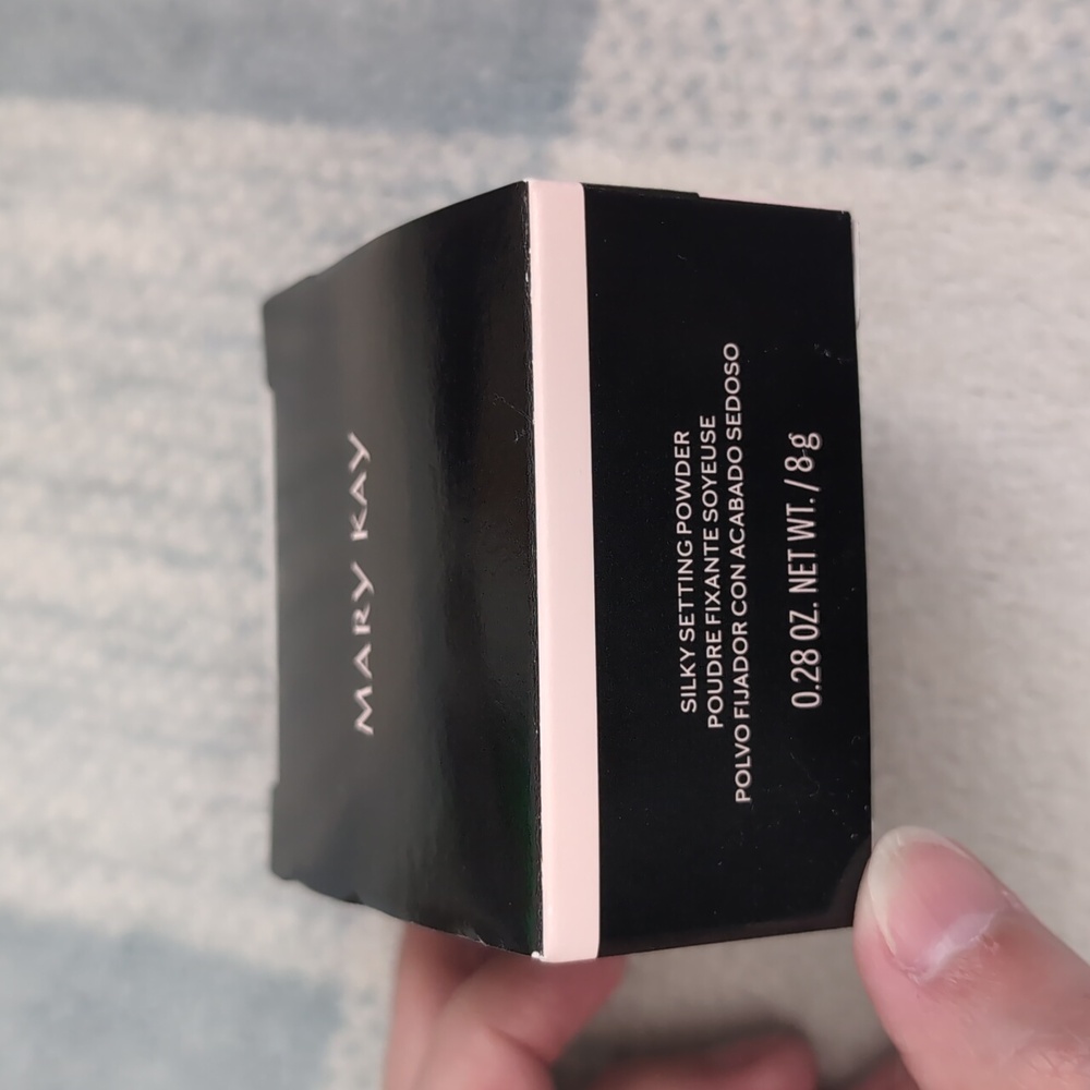 Mary Kay Silky Setting Powder